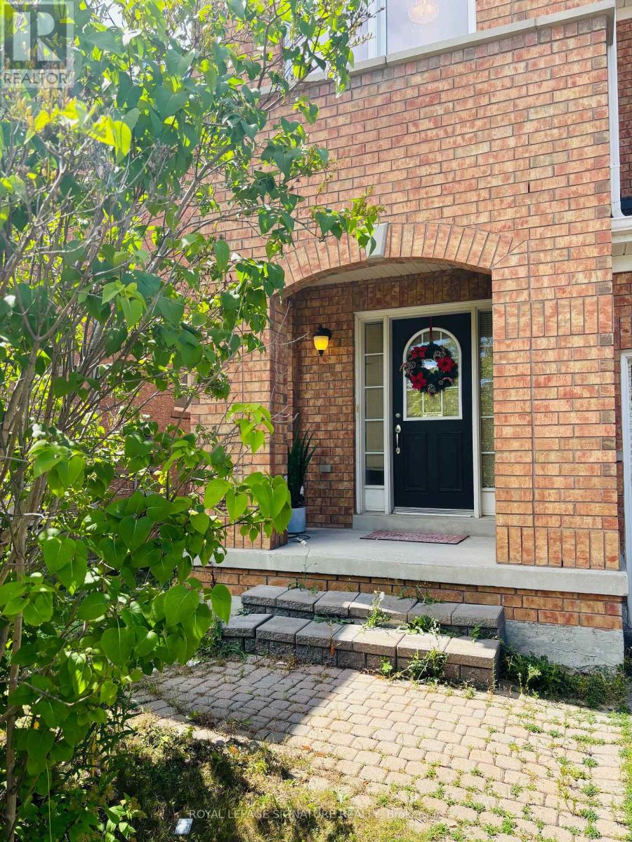 Photo 13 of 176 Mavrinac Boulevard, Aurora ON