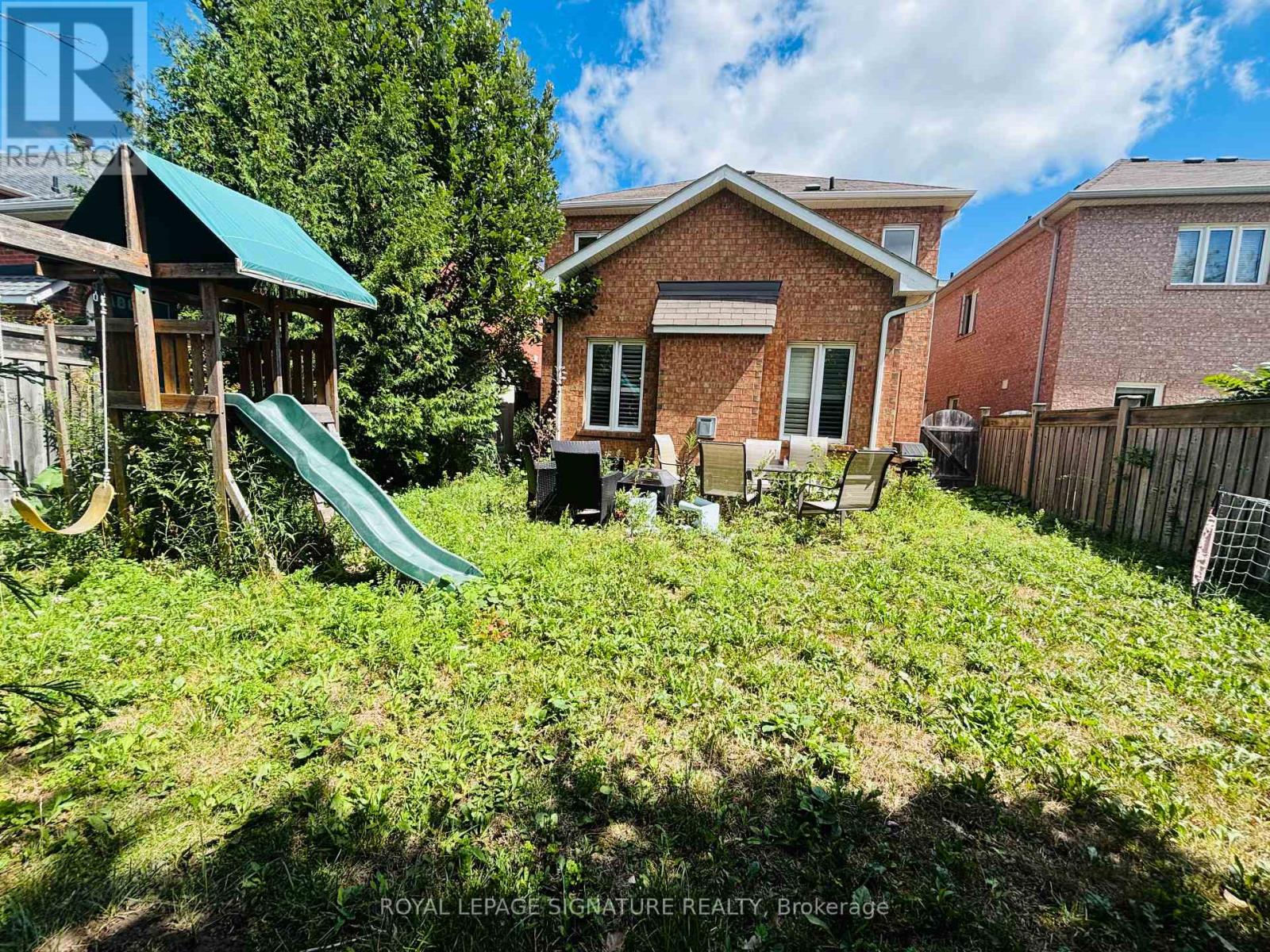 Photo 17 of 176 Mavrinac Boulevard, Aurora ON