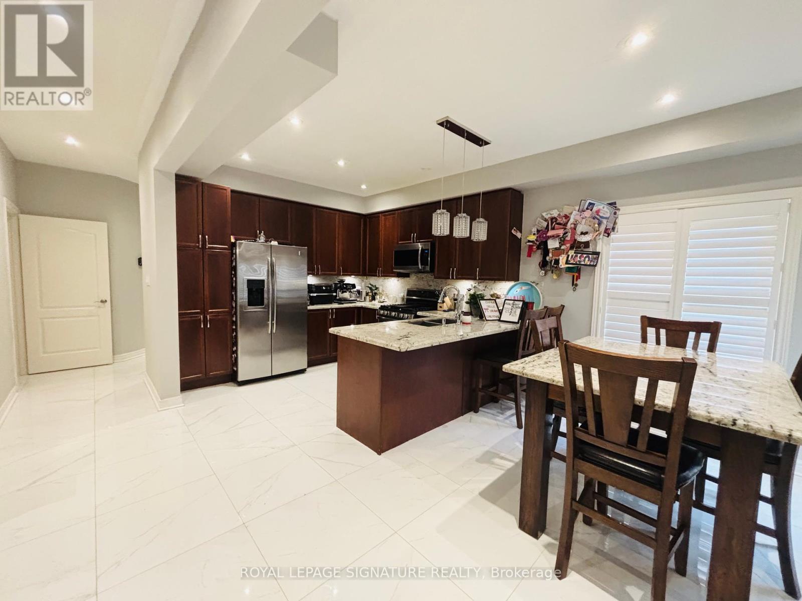 Photo 11 of 176 Mavrinac Boulevard, Aurora ON