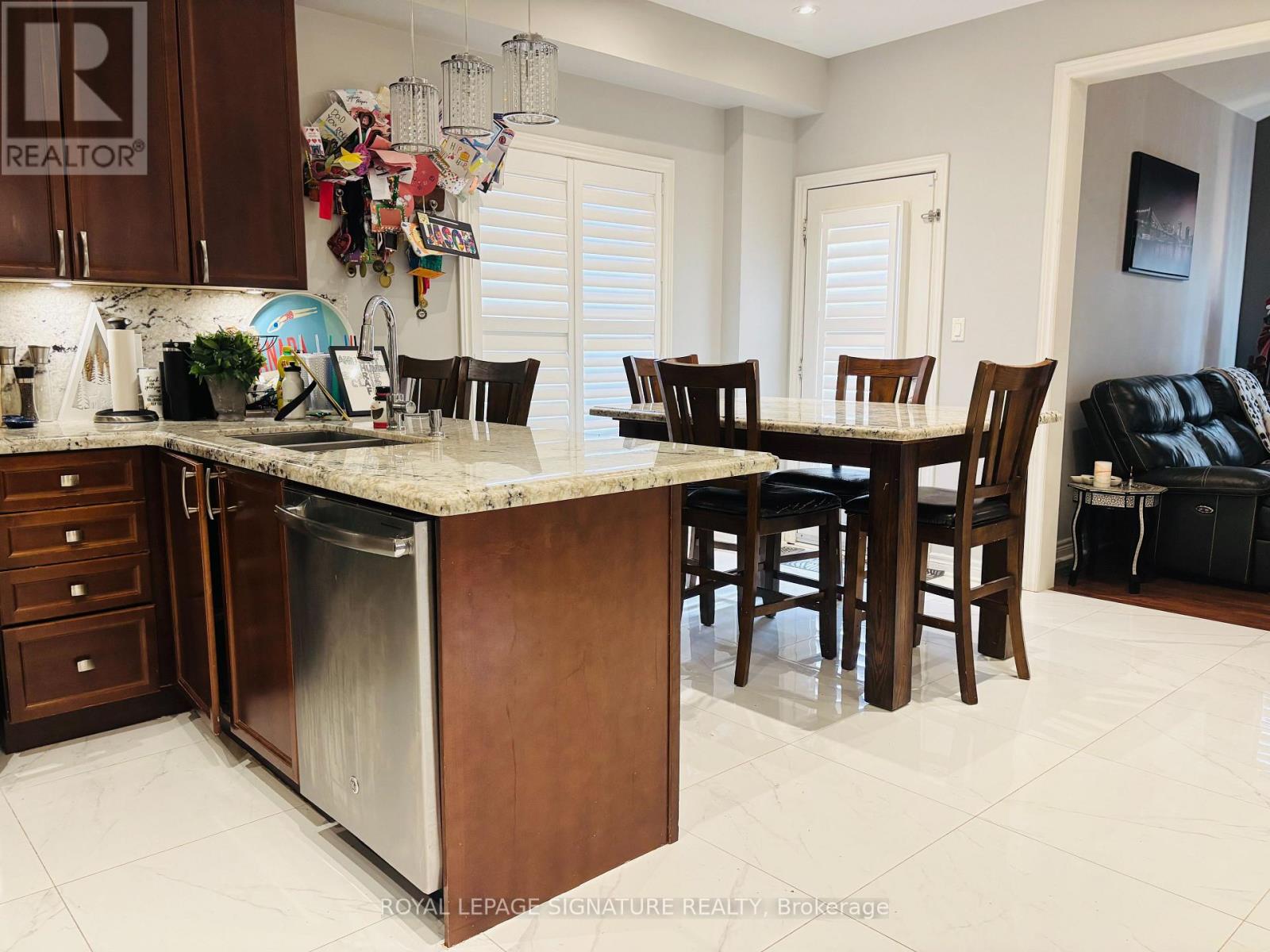 Photo 20 of 176 Mavrinac Boulevard, Aurora ON