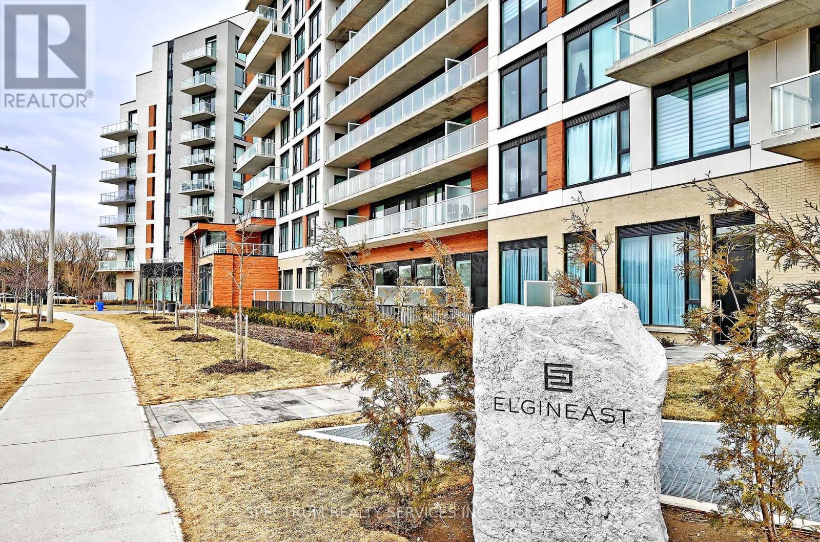 Photo 6 of 1023 2 David Eyer Road, Richmond Hill ON