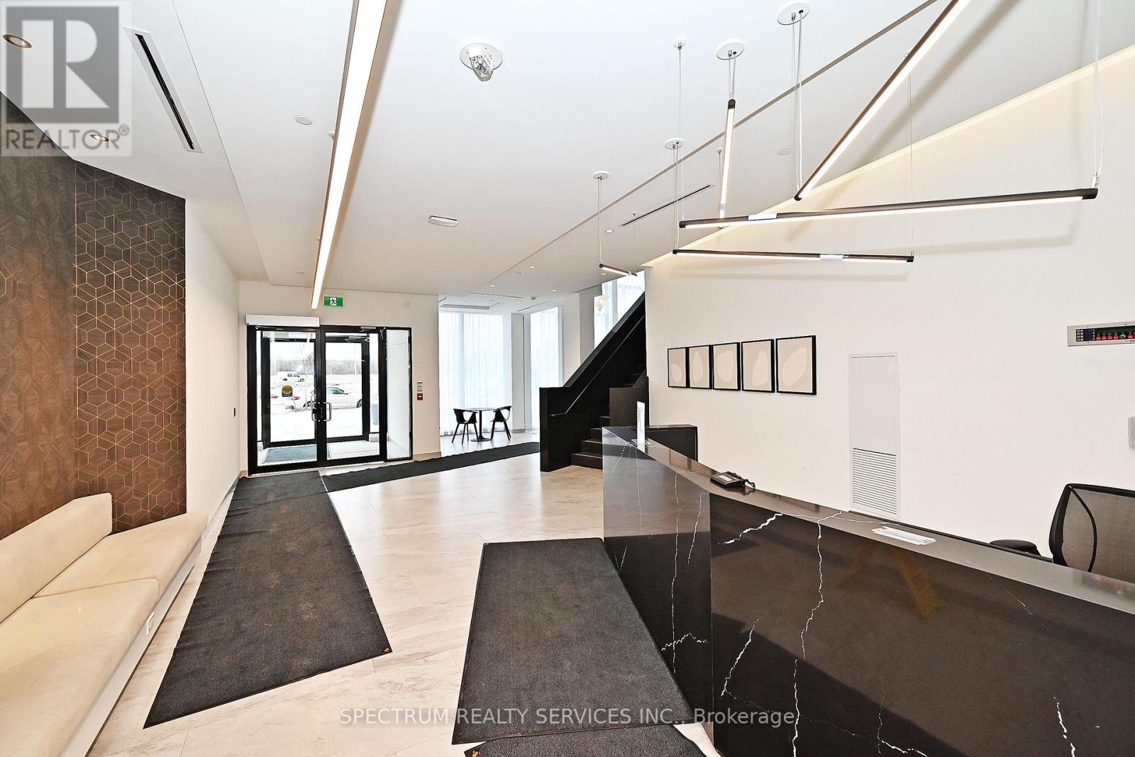 Photo 1 of 1023 2 David Eyer Road, Richmond Hill ON