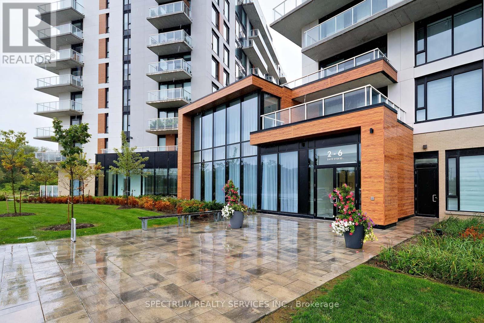 Photo 1 of 1028 2 David Eyer Road, Richmond Hill ON