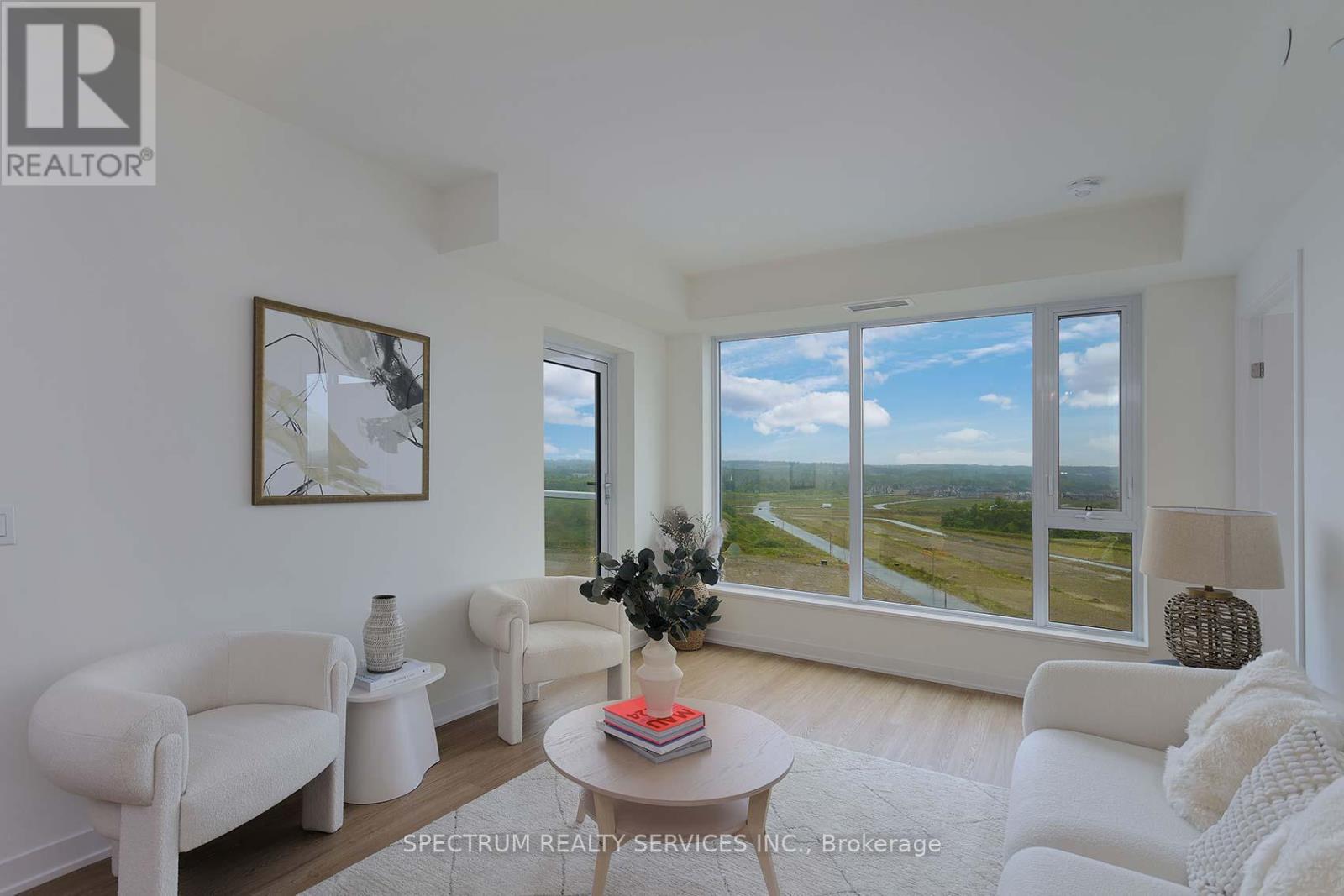 Photo 3 of 1028 2 David Eyer Road, Richmond Hill ON