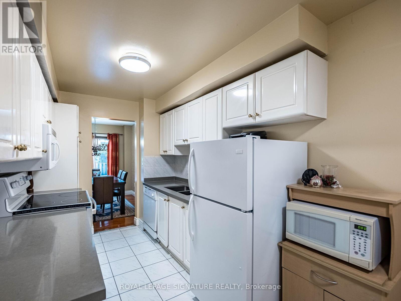 Photo 10 of 69 New Seabury Drive, Vaughan ON