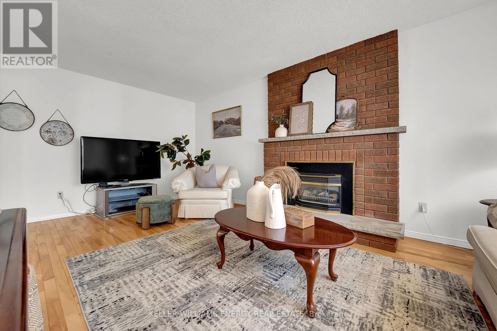 Photo 11 of 280 Thornton Road N, Oshawa ON