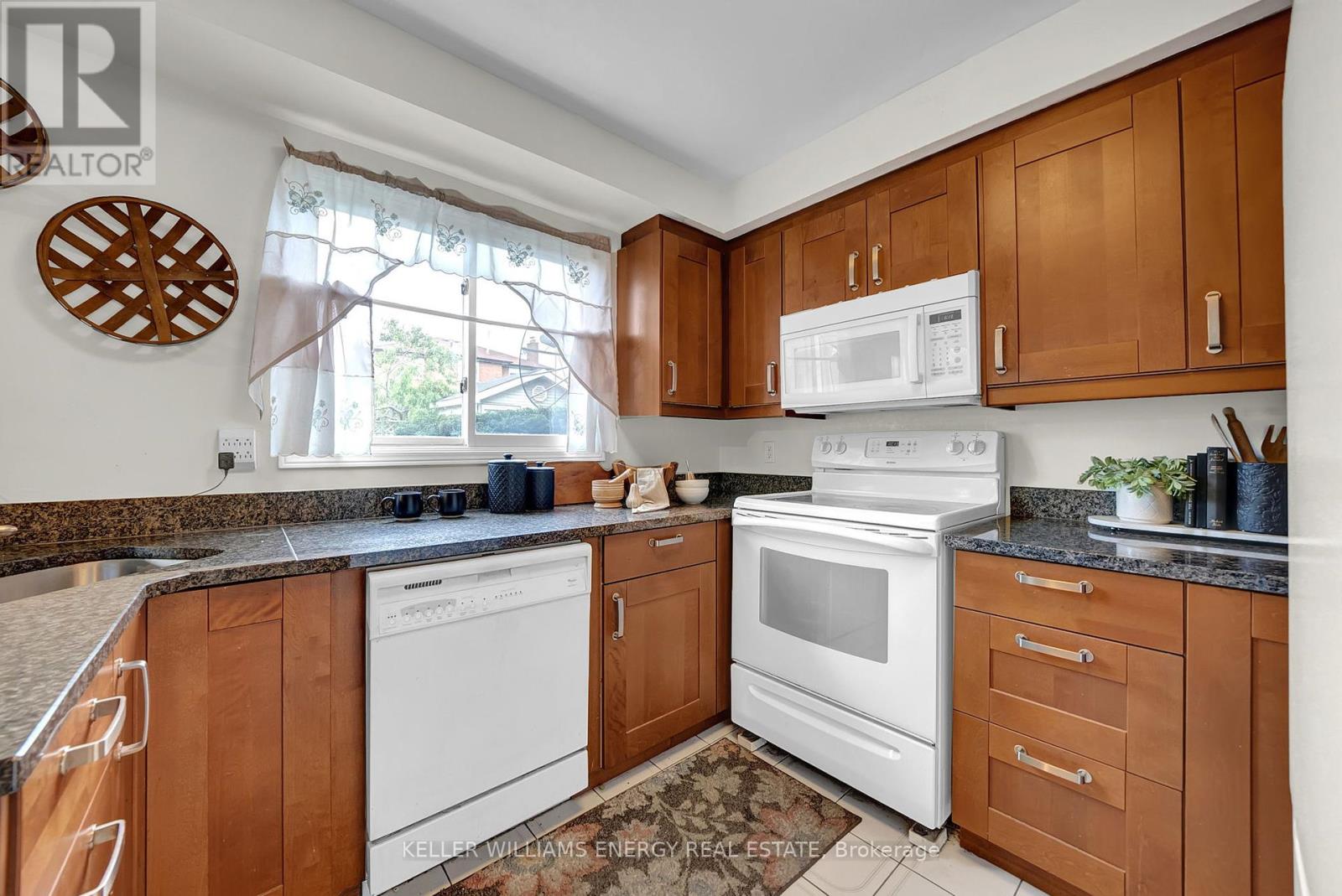 Photo 14 of 280 Thornton Road N, Oshawa ON