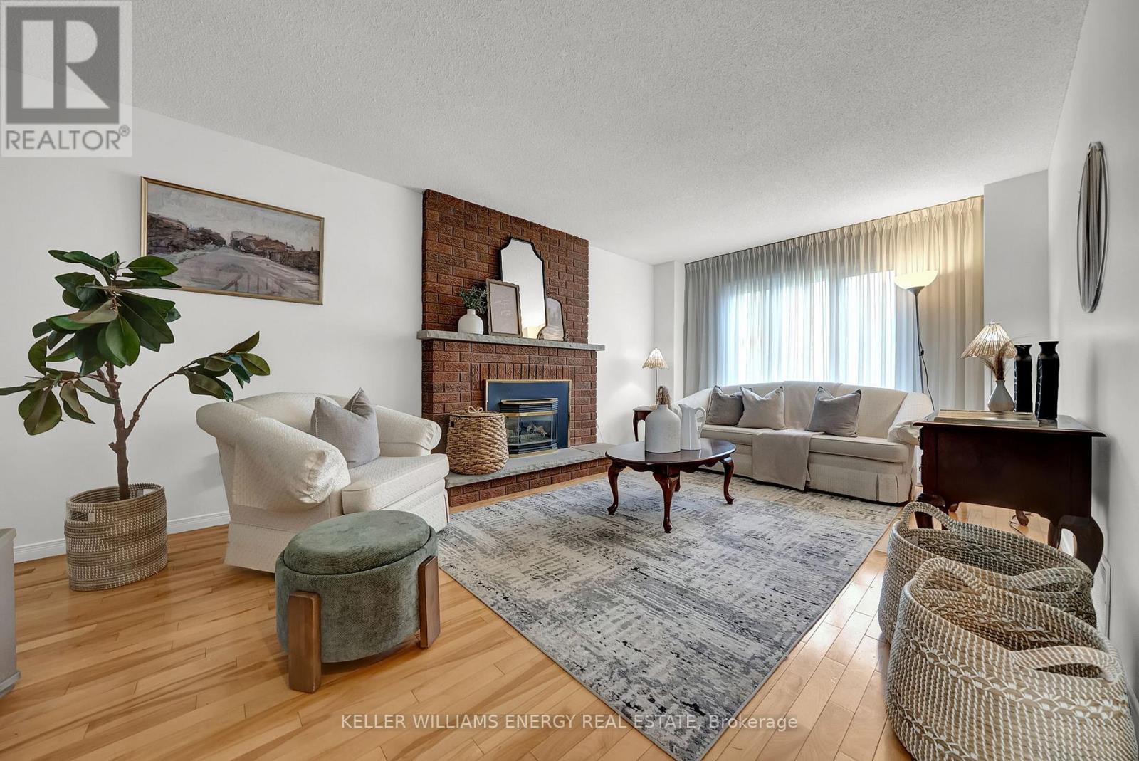 Photo 9 of 280 Thornton Road N, Oshawa ON