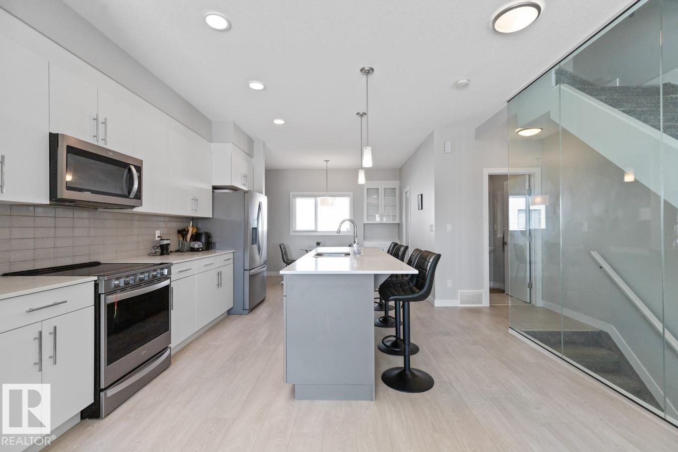 Photo 10 of 1115 Keswick Dr Sw, Edmonton AB