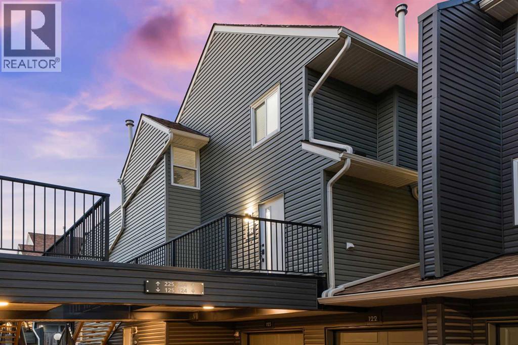 Single Family House for Sale in   Glamis Green SW Glamorgan Calgary 