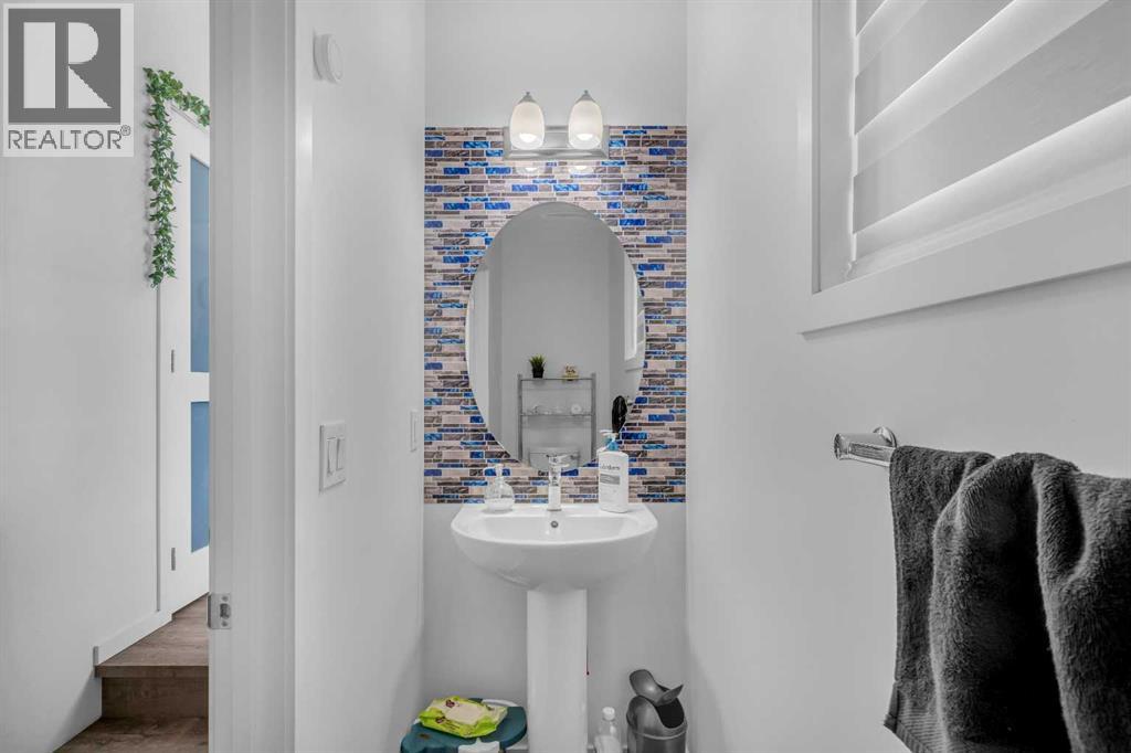 Photo 9 of 271 Carringham Road Nw, Calgary AB