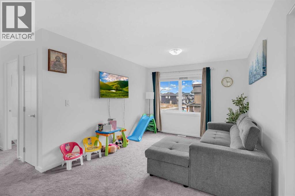 Photo 4 of 271 Carringham Road Nw, Calgary AB