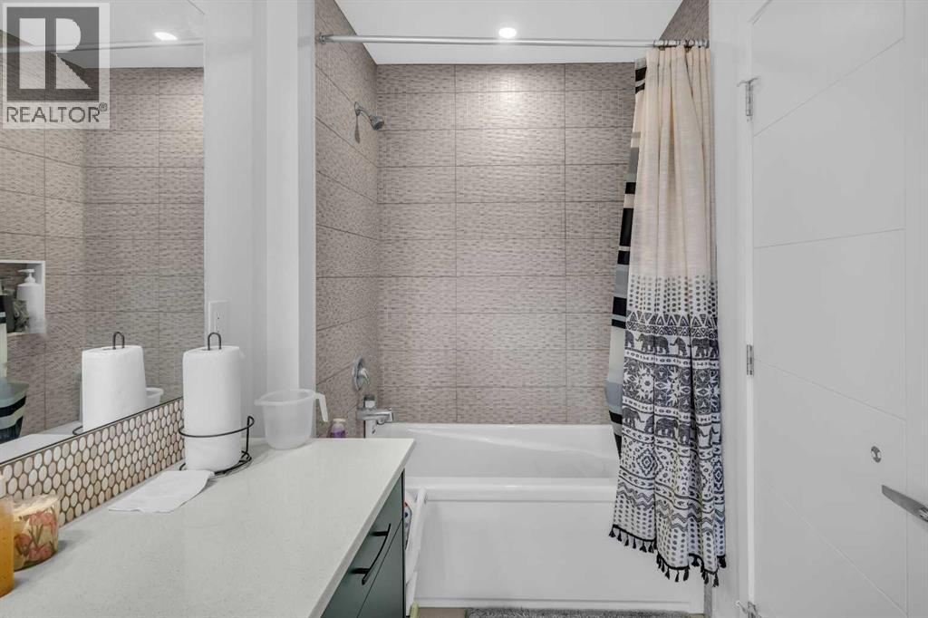 Photo 3 of 271 Carringham Road Nw, Calgary AB