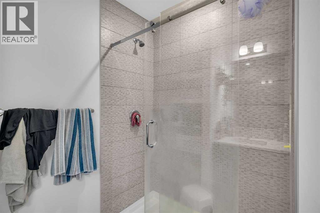Photo 22 of 271 Carringham Road Nw, Calgary AB