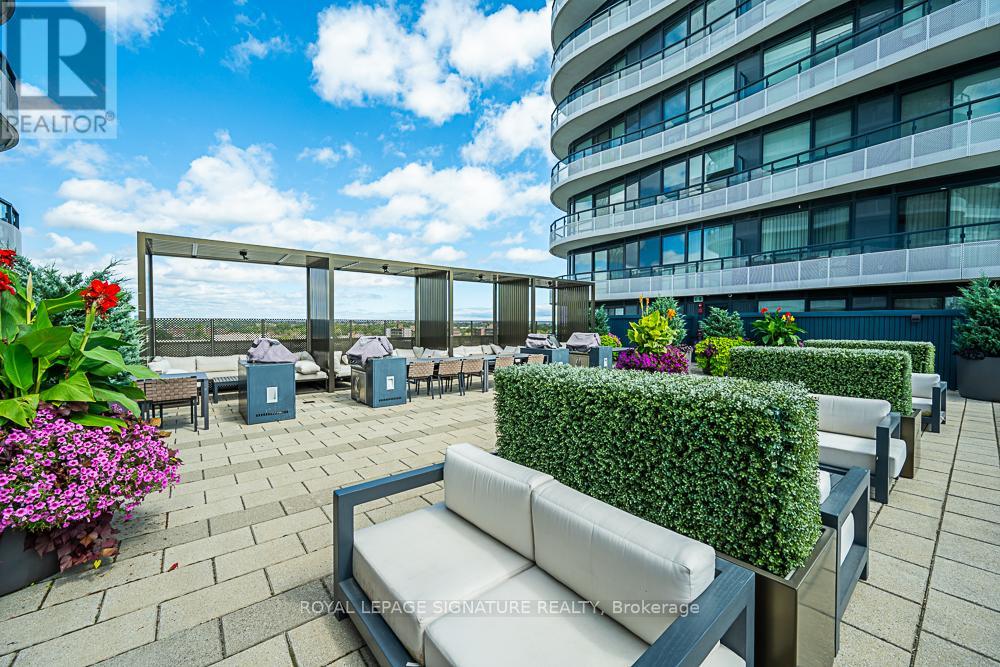 Photo 17 of 825 99 The Donway W, Toronto ON