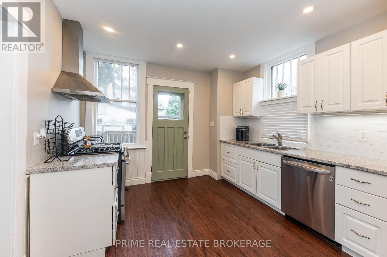 Photo 27 of 72 Walnut Street, St Thomas ON
