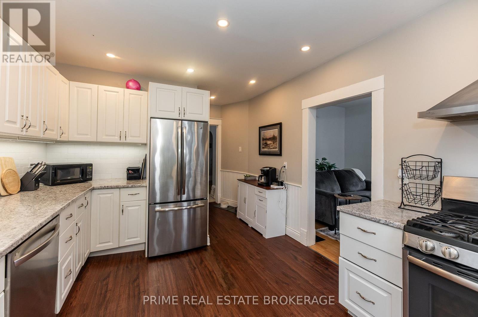 Photo 18 of 72 Walnut Street, St Thomas ON