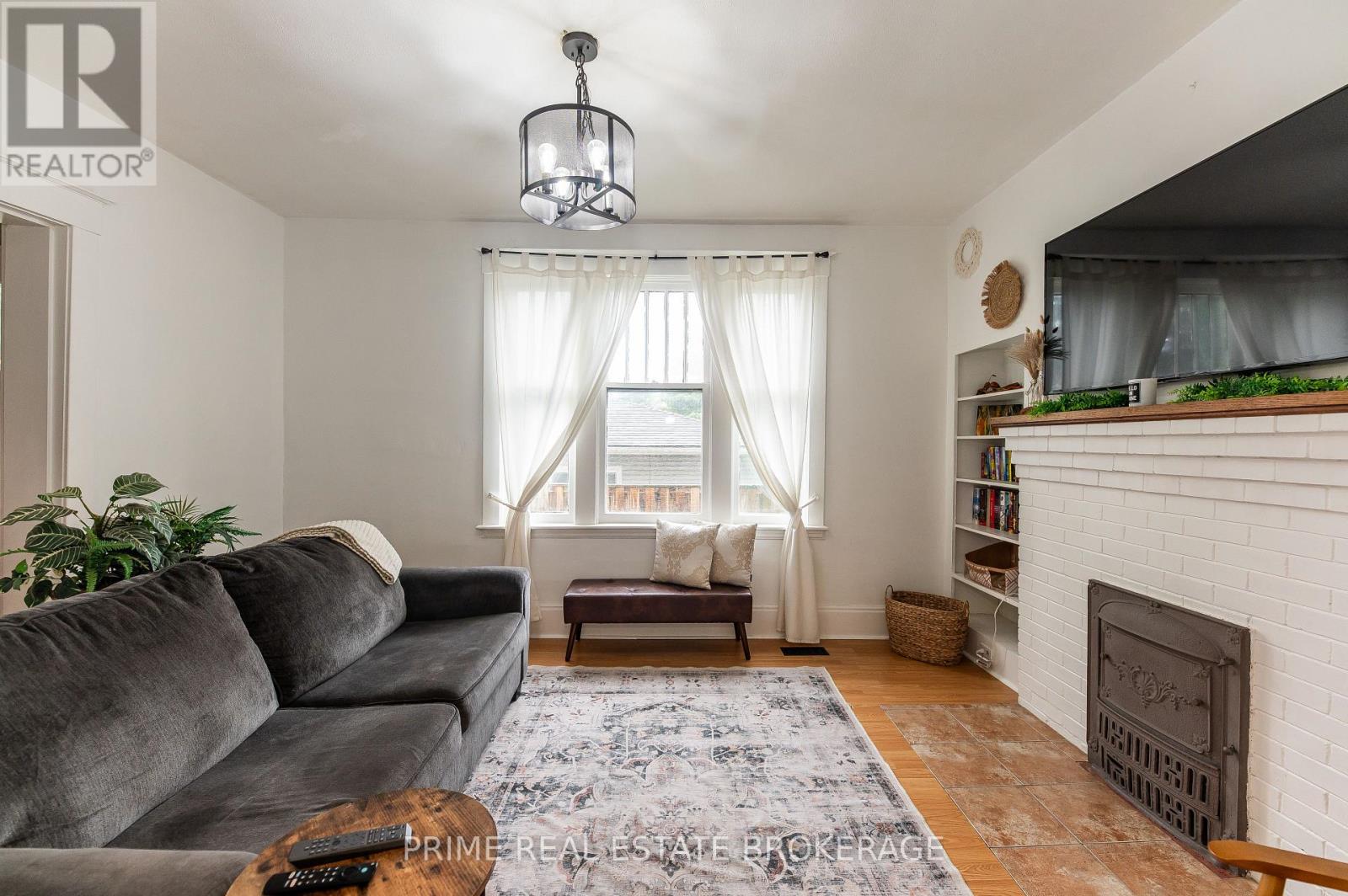 Photo 7 of 72 Walnut Street, St Thomas ON