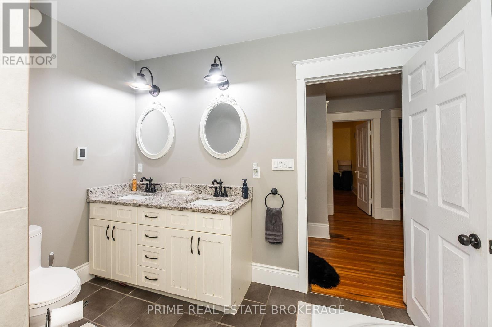 Photo 15 of 72 Walnut Street, St Thomas ON