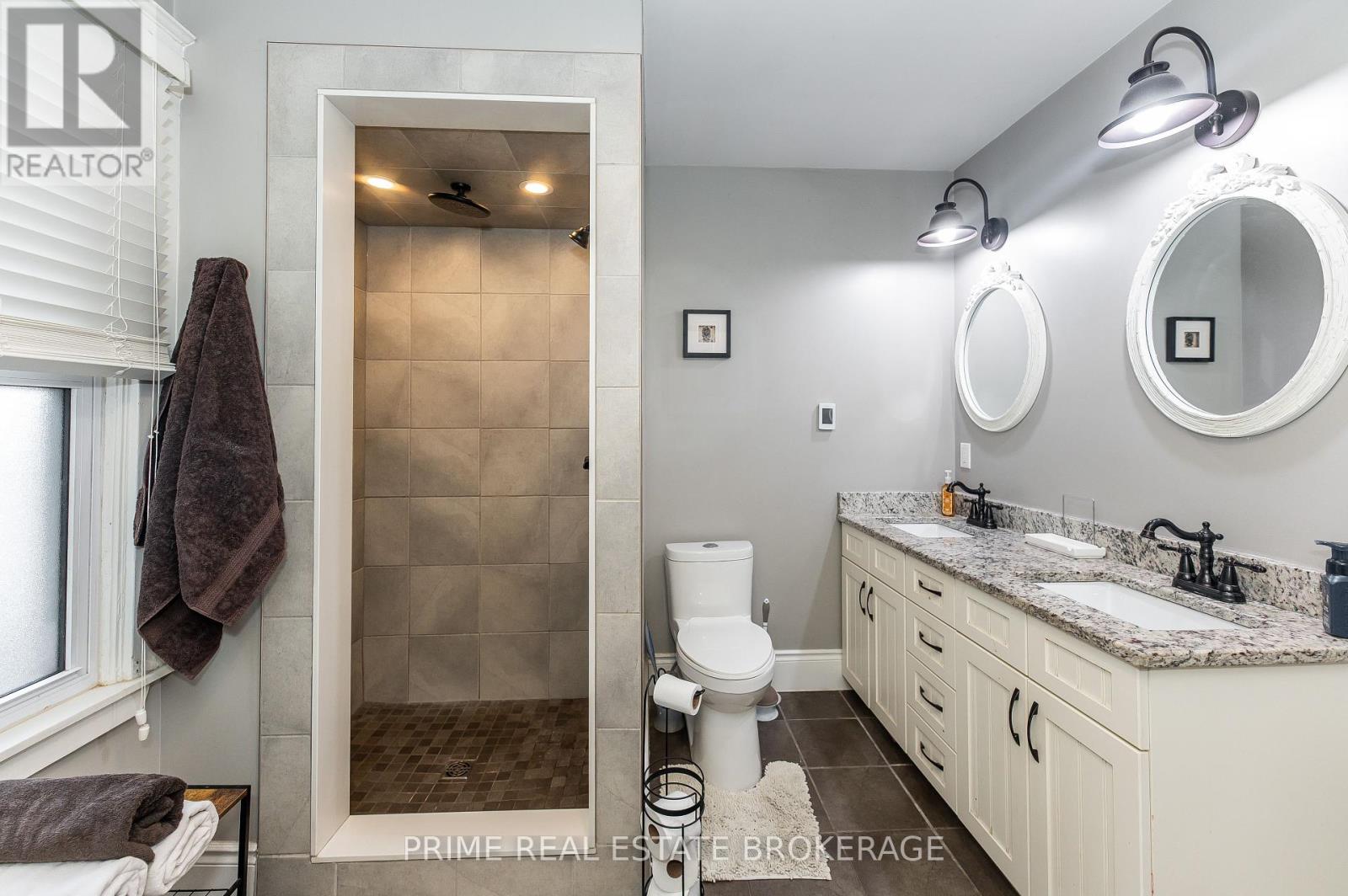 Photo 20 of 72 Walnut Street, St Thomas ON