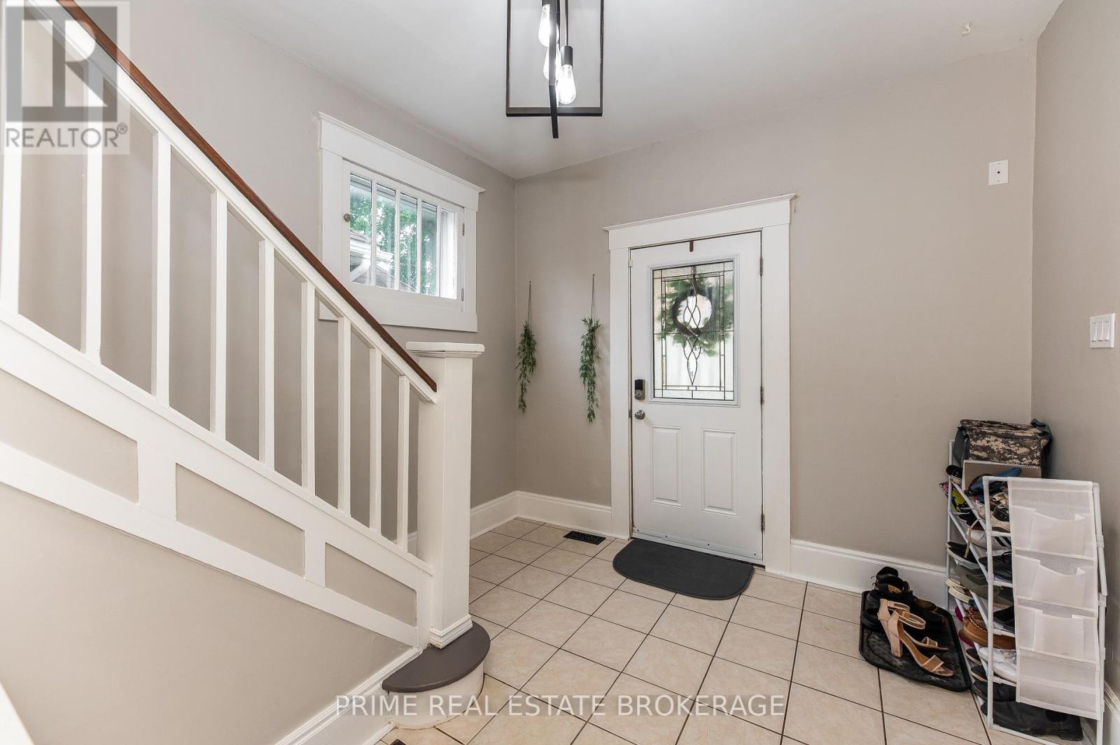 Photo 22 of 72 Walnut Street, St Thomas ON