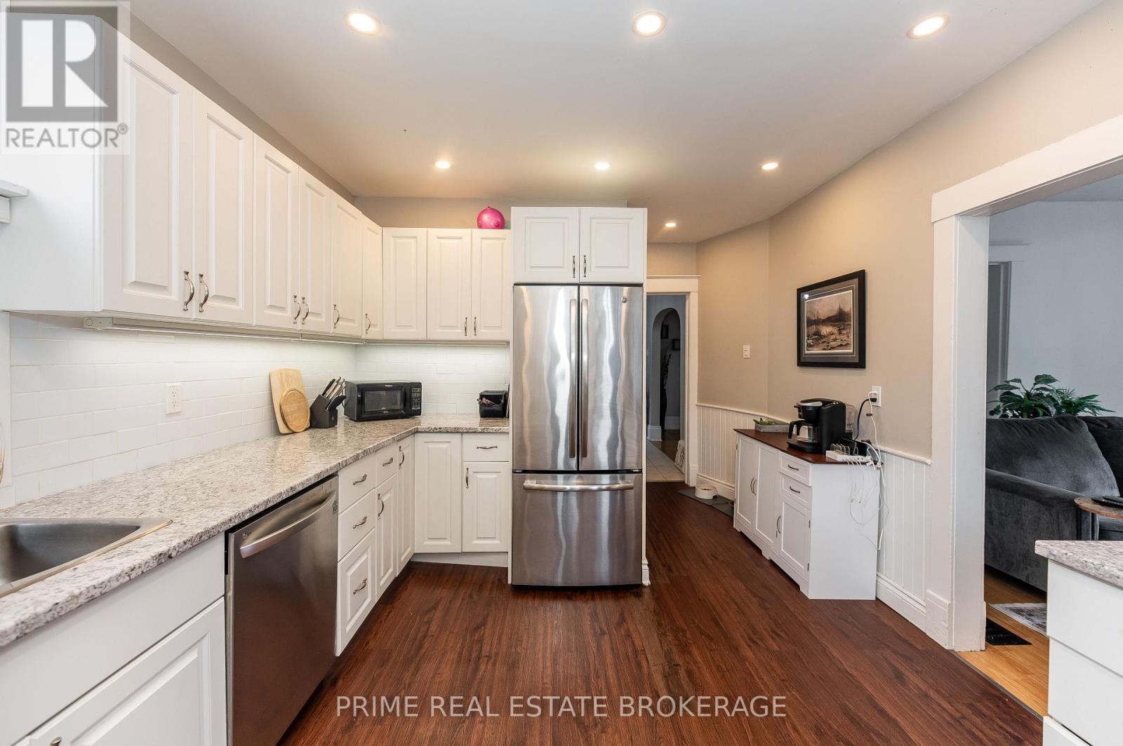 Photo 23 of 72 Walnut Street, St Thomas ON
