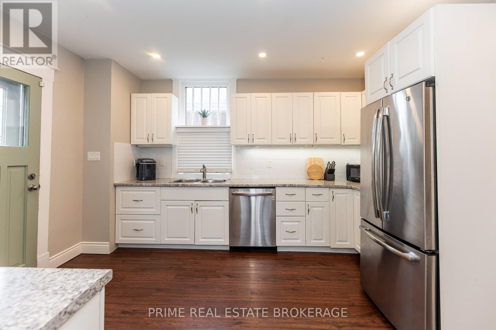 Photo 16 of 72 Walnut Street, St Thomas ON