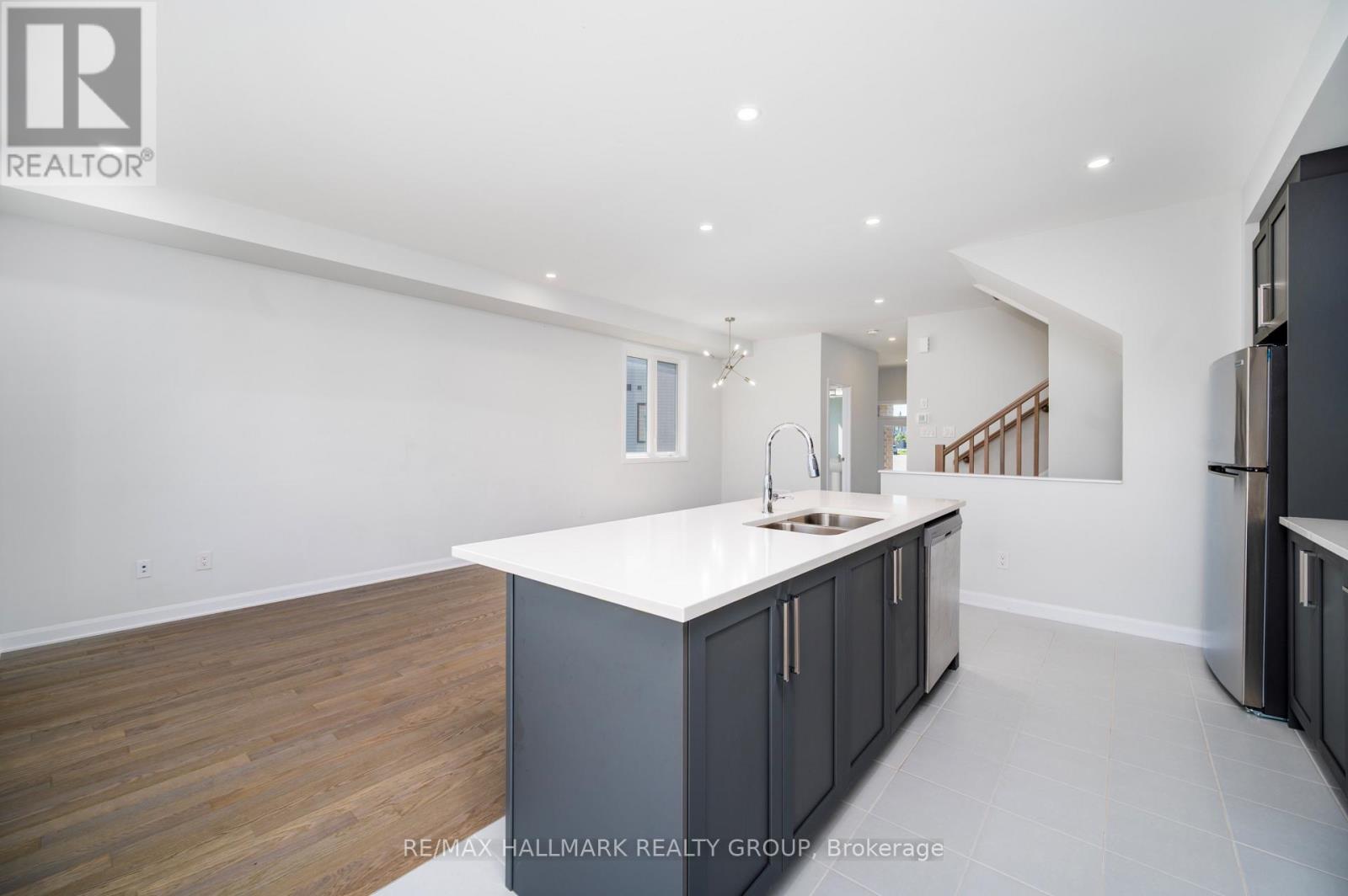 Photo 10 of 315 Blossom Pass Terrace, Ottawa ON