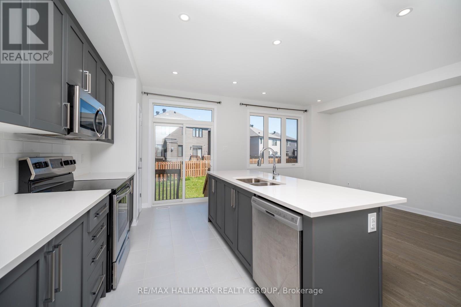 Photo 11 of 315 Blossom Pass Terrace, Ottawa ON