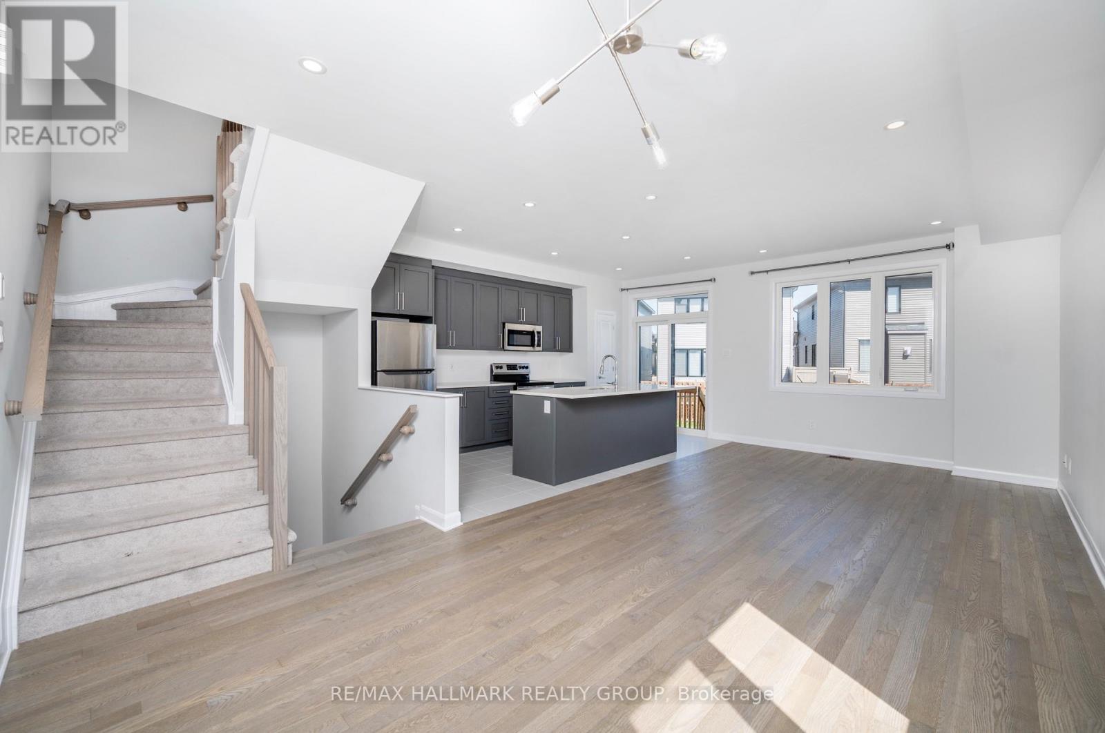 Photo 6 of 315 Blossom Pass Terrace, Ottawa ON