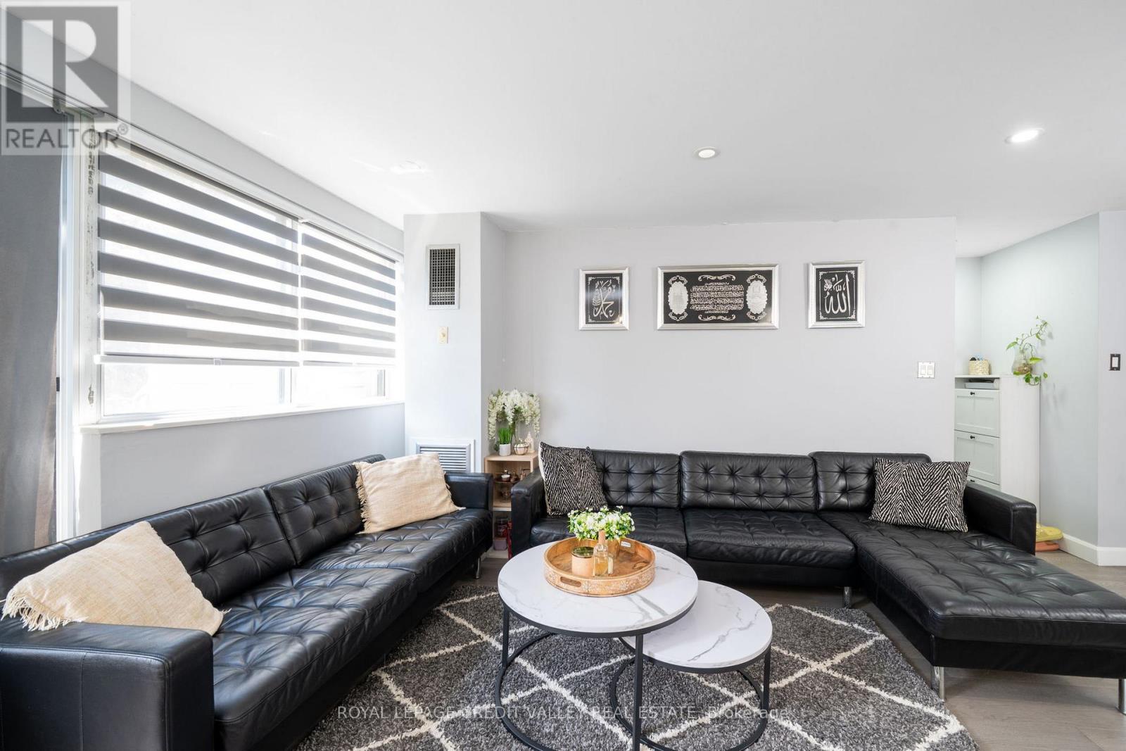 Photo 15 of 281 2095 Roche Court, Mississauga ON