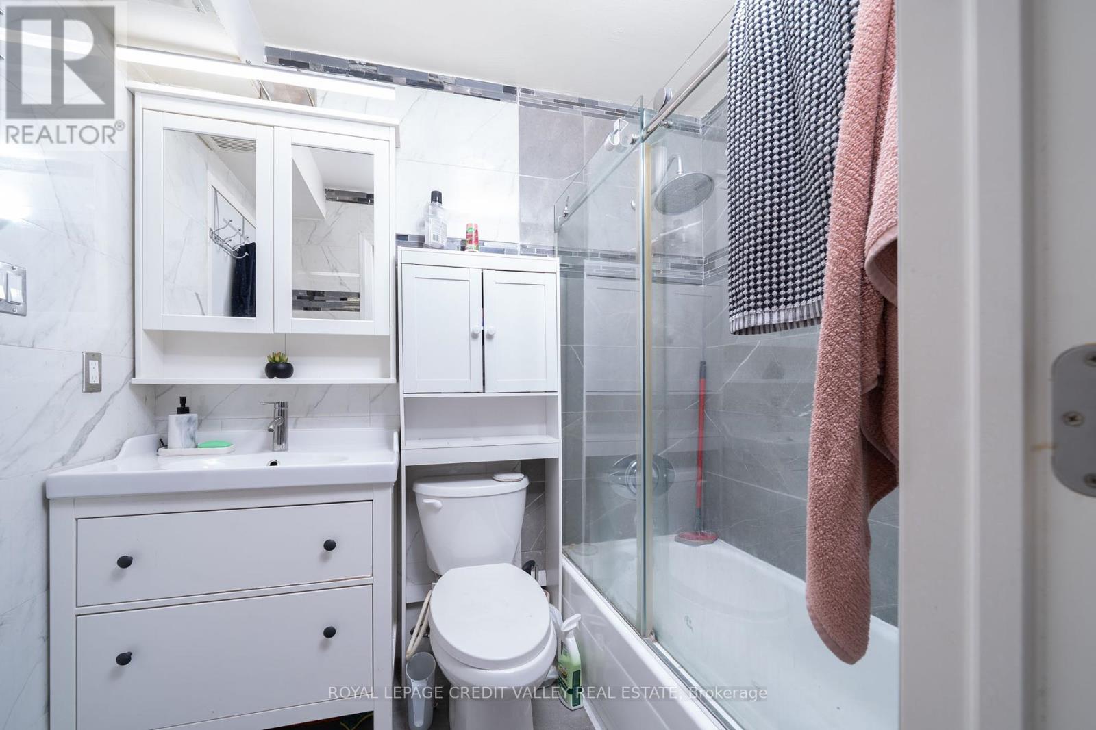 Photo 14 of 281 2095 Roche Court, Mississauga ON