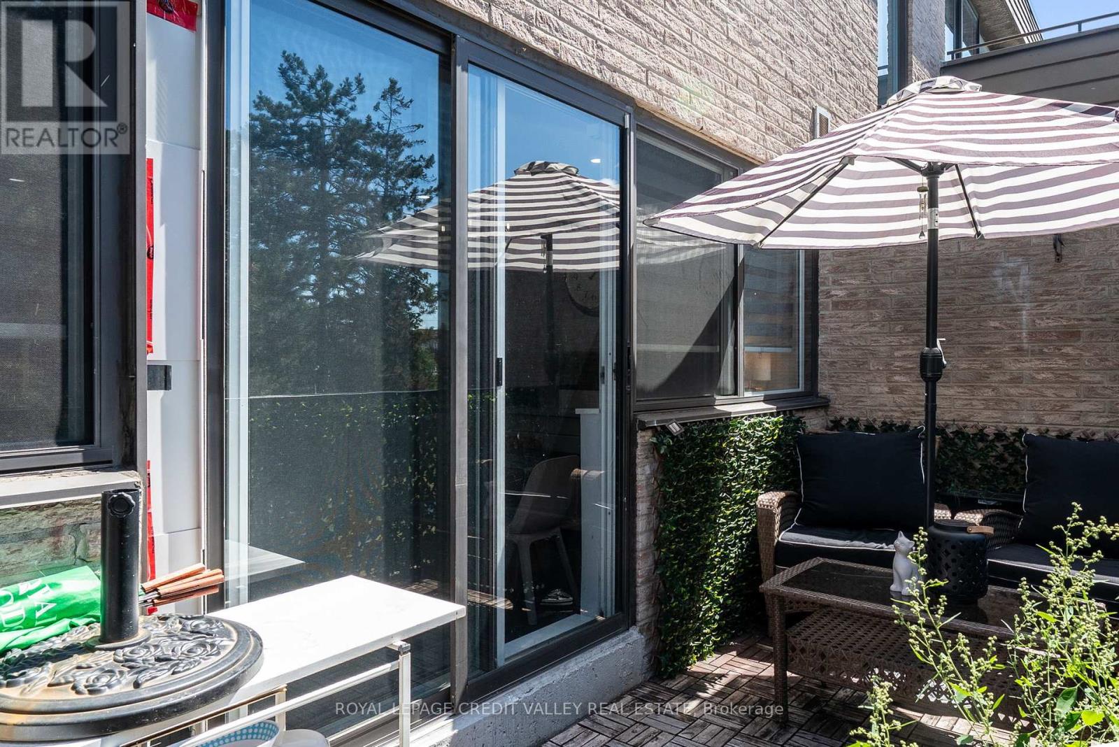 Photo 4 of 281 2095 Roche Court, Mississauga ON