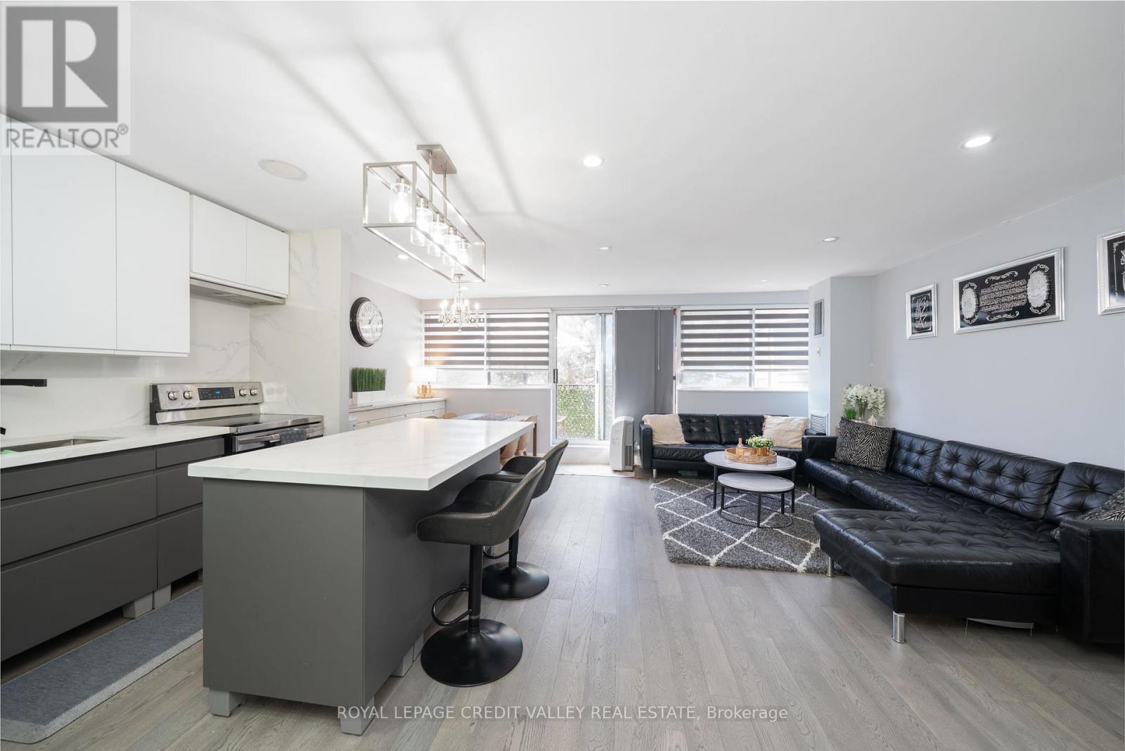 Photo 3 of 281 2095 Roche Court, Mississauga ON