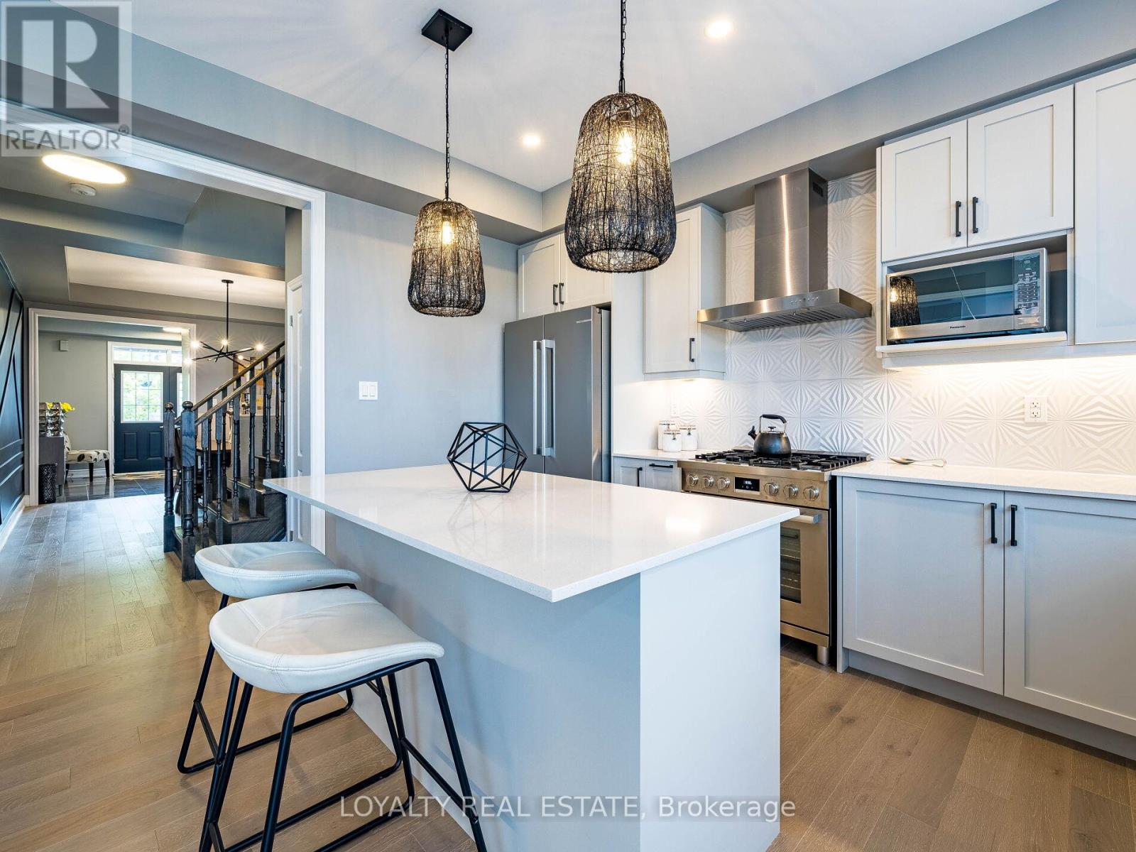 Photo 5 of 12 Wainwright Drive, Brampton ON