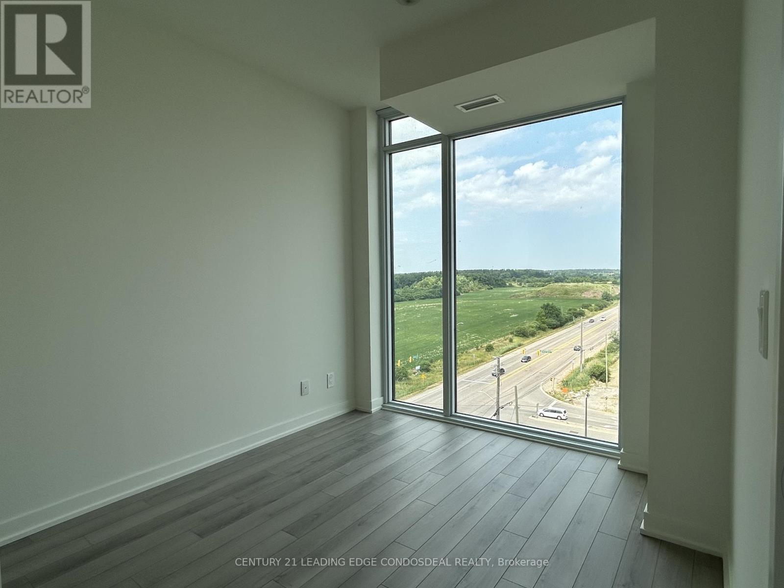 Photo 10 of 904 3079 Trafalgar Road, Oakville ON