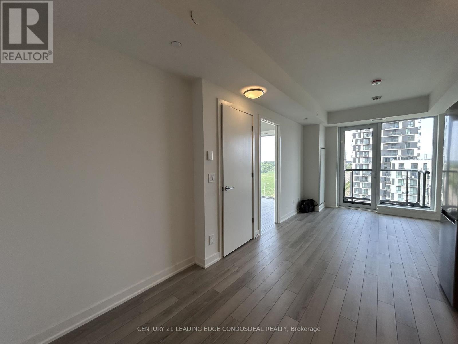 Photo 4 of 904 3079 Trafalgar Road, Oakville ON