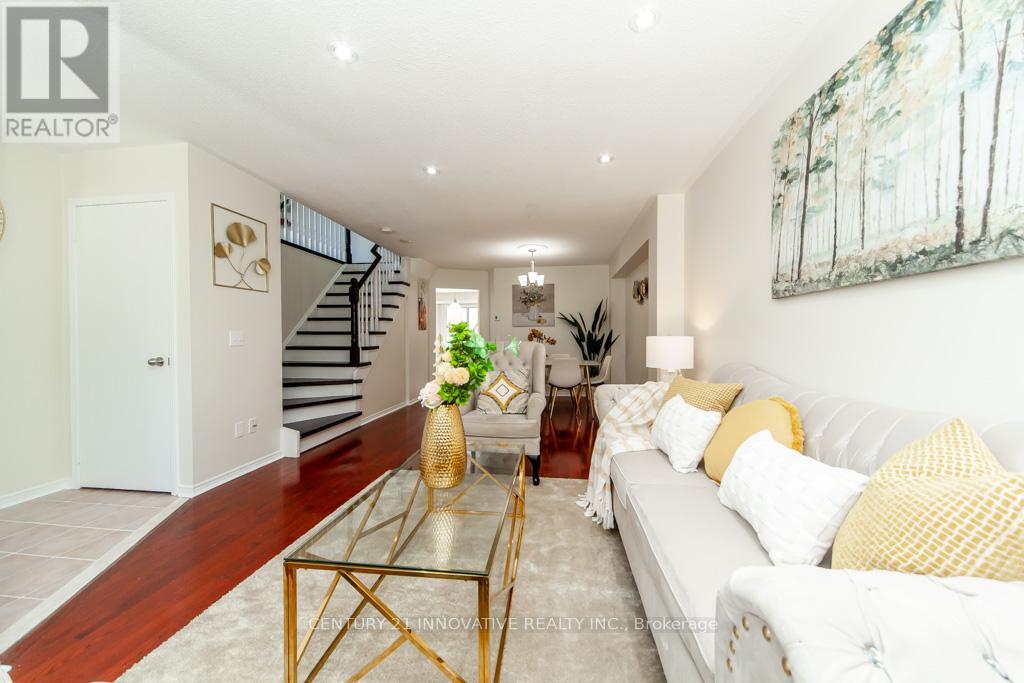 Photo 10 of 25 Morningdew Crescent, Brampton ON