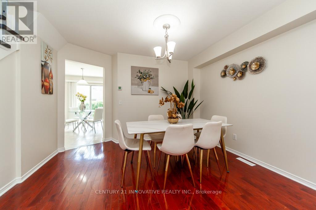 Photo 11 of 25 Morningdew Crescent, Brampton ON