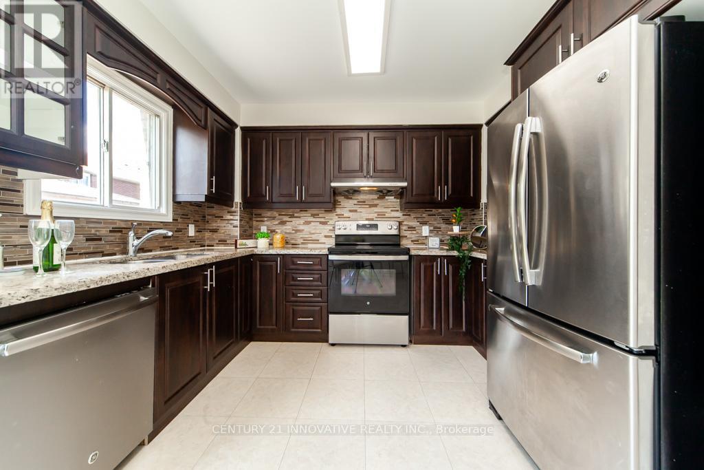Photo 16 of 25 Morningdew Crescent, Brampton ON