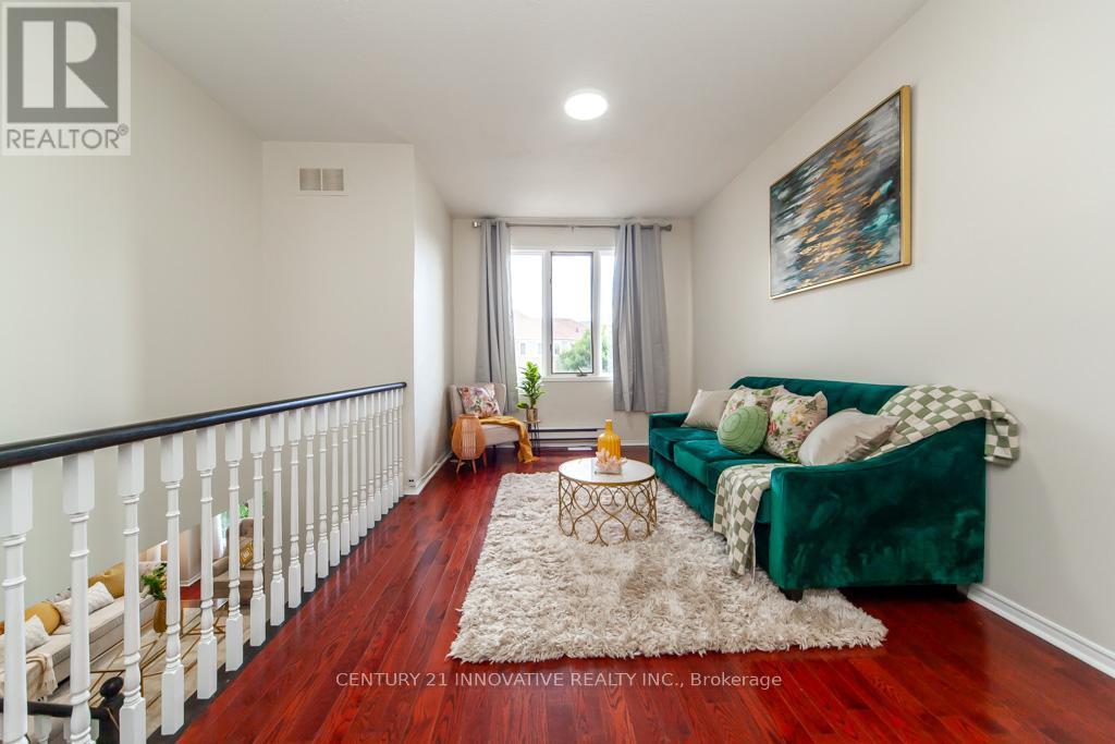 Photo 20 of 25 Morningdew Crescent, Brampton ON