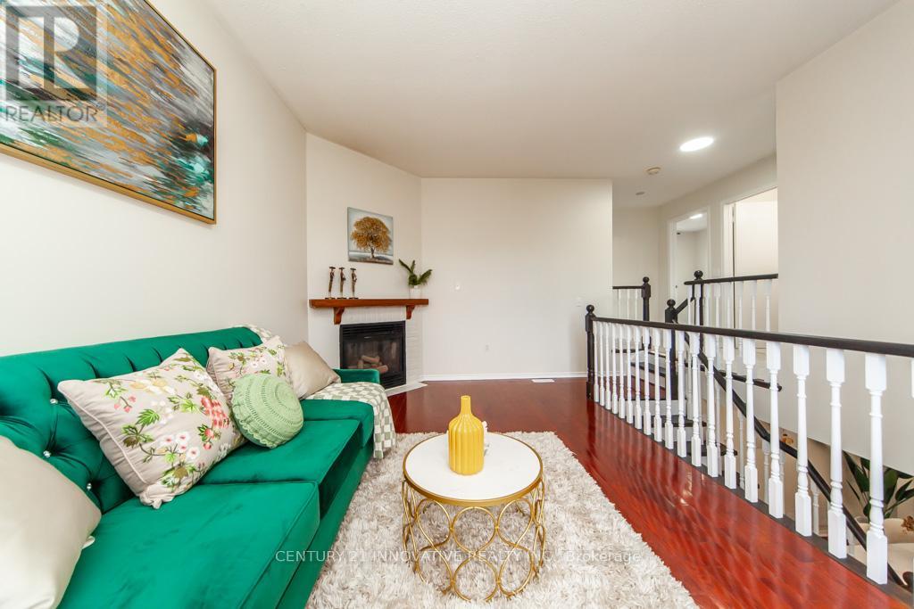 Photo 21 of 25 Morningdew Crescent, Brampton ON