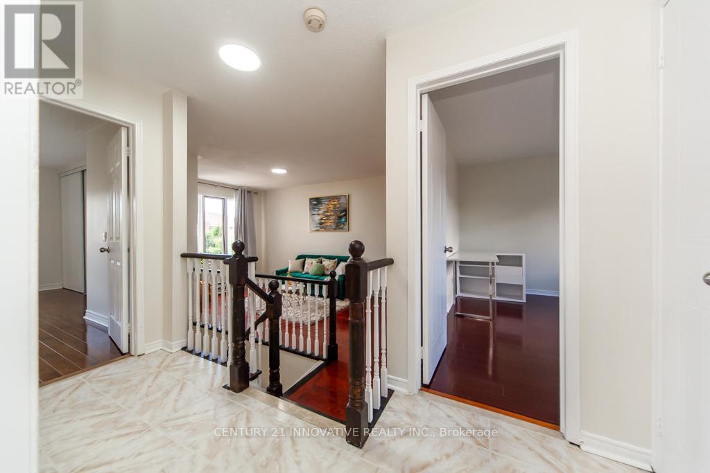 Photo 23 of 25 Morningdew Crescent, Brampton ON