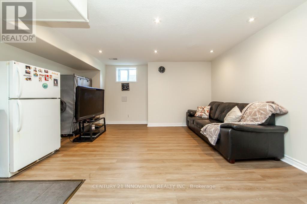 Photo 38 of 25 Morningdew Crescent, Brampton ON