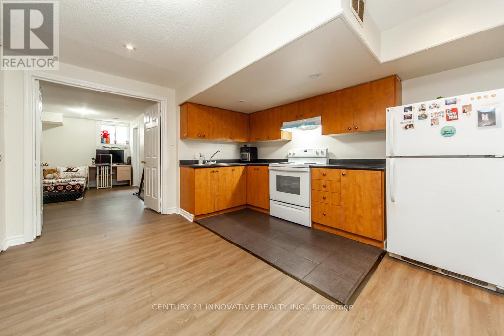 Photo 40 of 25 Morningdew Crescent, Brampton ON
