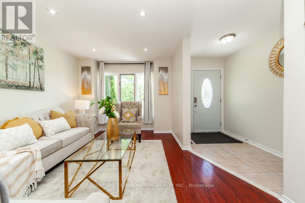 Photo 8 of 25 Morningdew Crescent, Brampton ON
