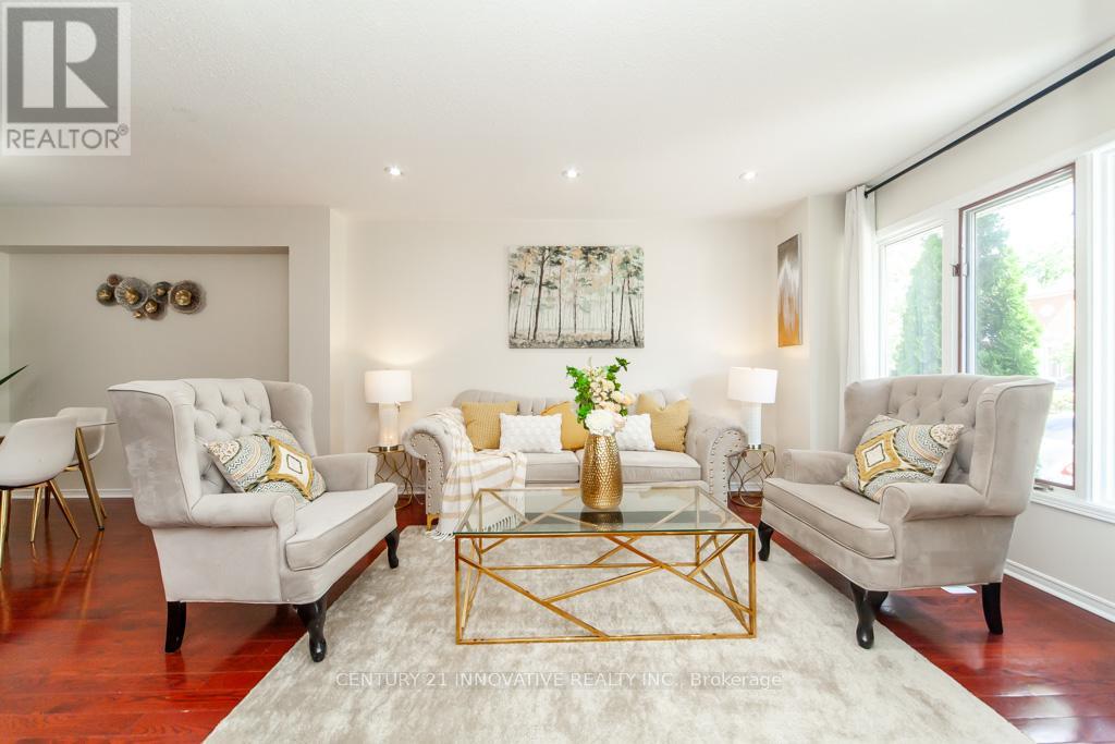 Photo 9 of 25 Morningdew Crescent, Brampton ON