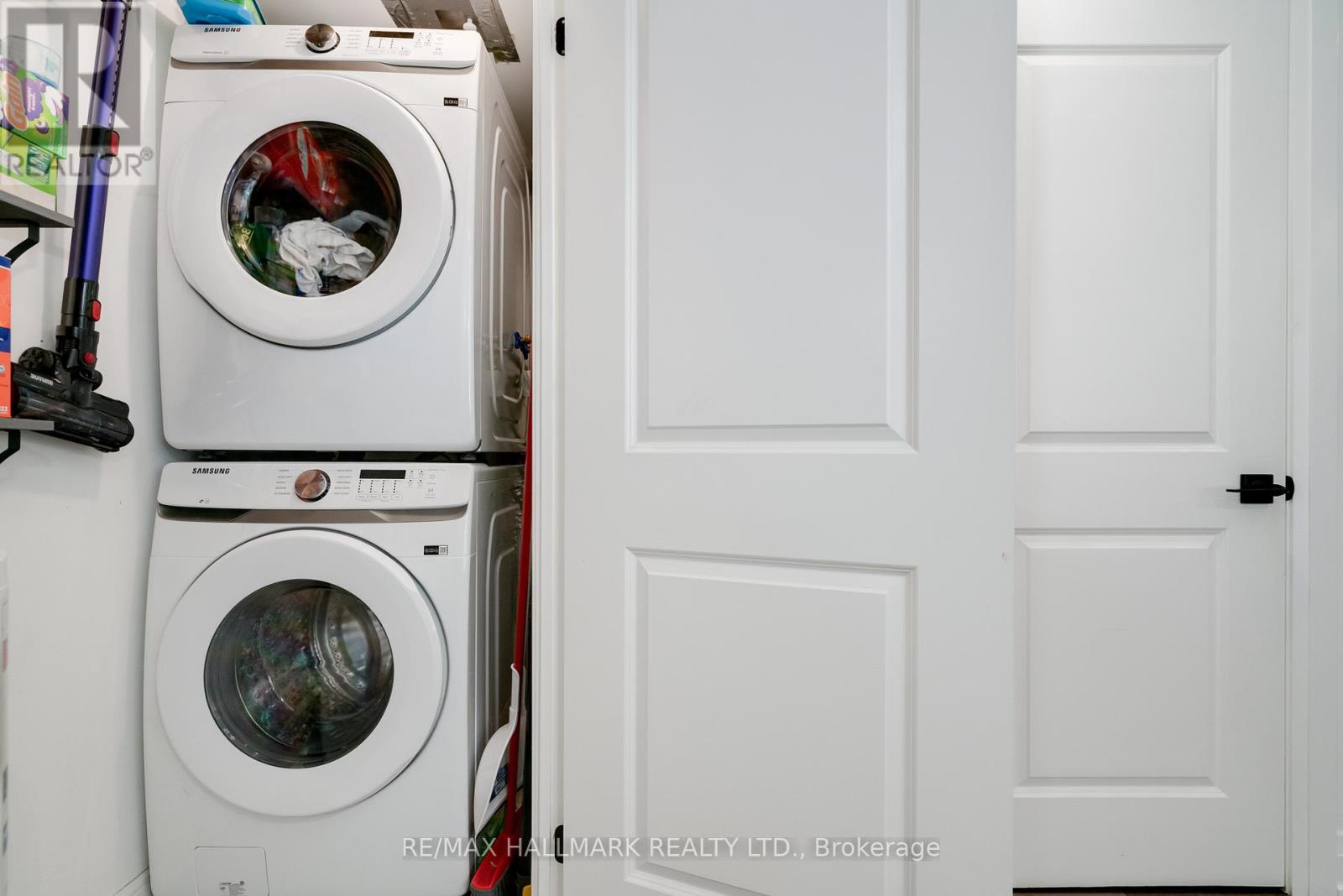 Photo 5 of 129 11 Foundry Avenue, Toronto ON