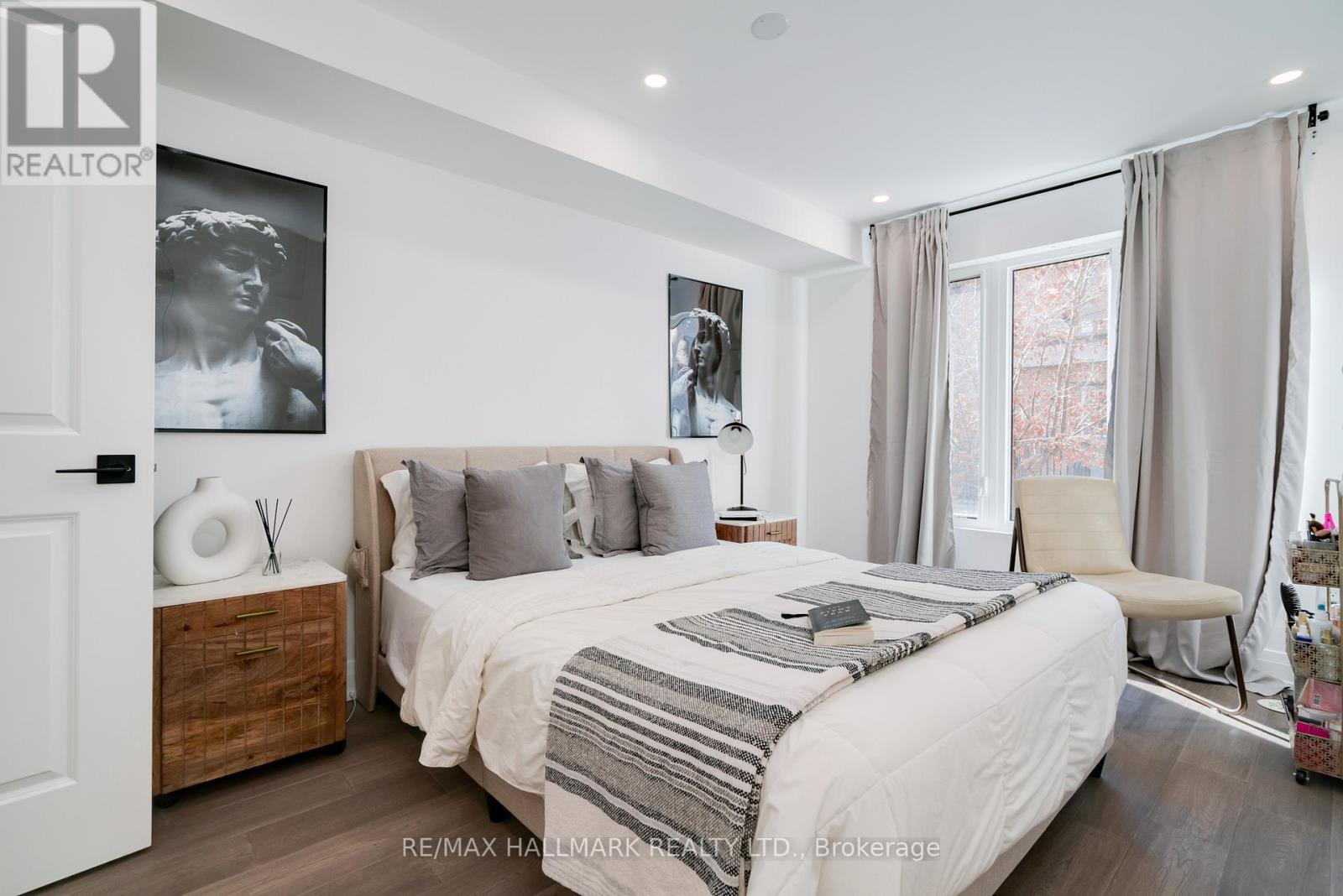 Photo 8 of 129 11 Foundry Avenue, Toronto ON