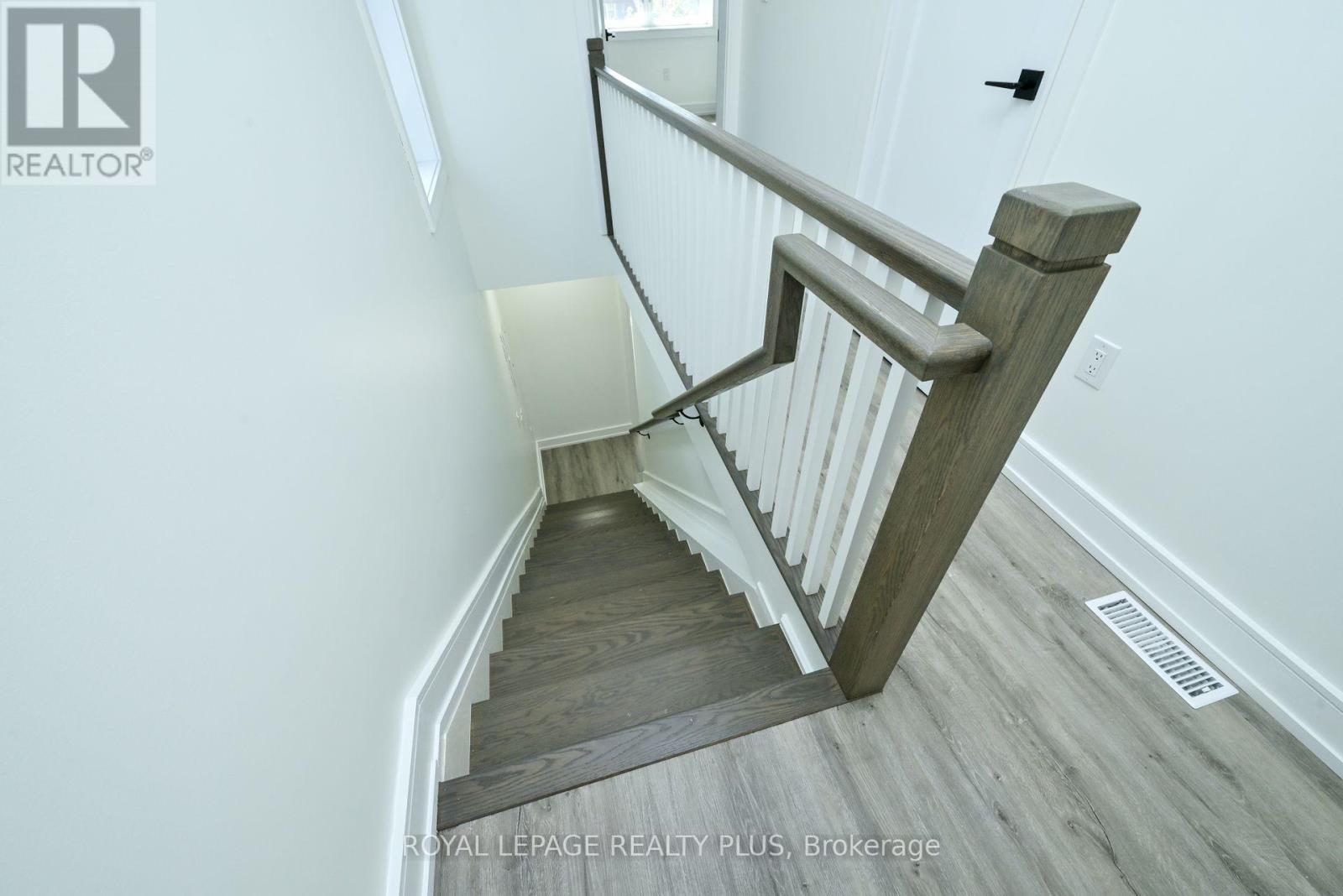 Photo 12 of 23 Pauline Avenue, Toronto ON